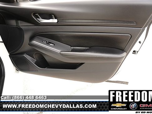 Used 2025 Nissan Altima 2.5 SV FWD image 34