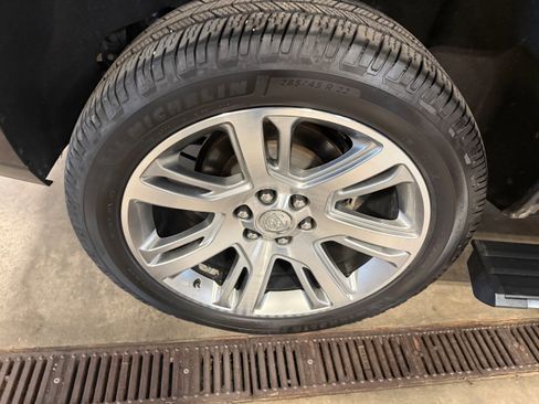 Used 2015 Cadillac Escalade Premium AWD/4WD image 16