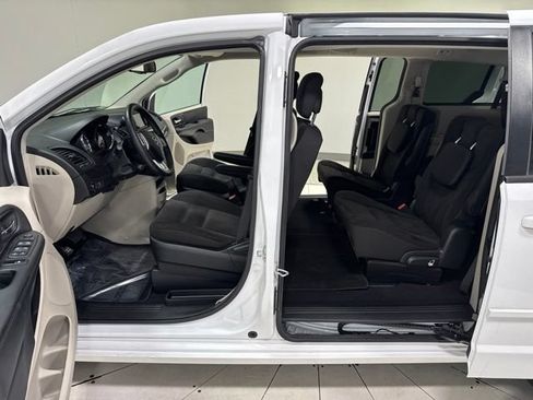 Used 2017 Dodge Grand Caravan SE w/ Power Window Group FWD image 8