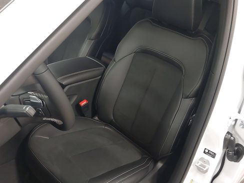 New 2025 Jeep Grand Cherokee Altitude image 22