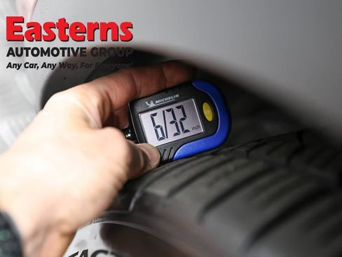 Used 2021 Tesla Model Y Long Range AWD/4WD image 23