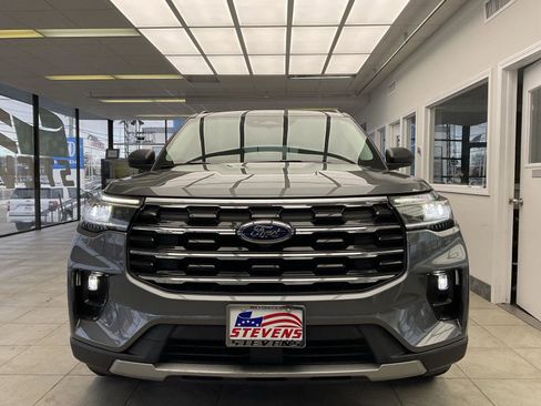 Used 2025 Ford Explorer Active w/ Active Comfort Package image 2