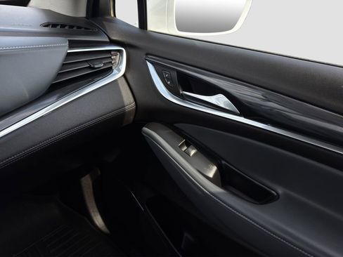 Used 2020 Buick Enclave Essence image 28
