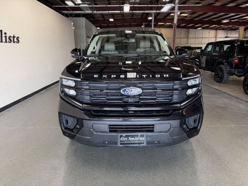 Used 2025 Ford Expedition Active AWD/4WD image 8