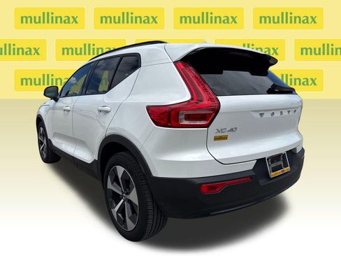 Used 2024 Volvo XC40 B5 Core image 9