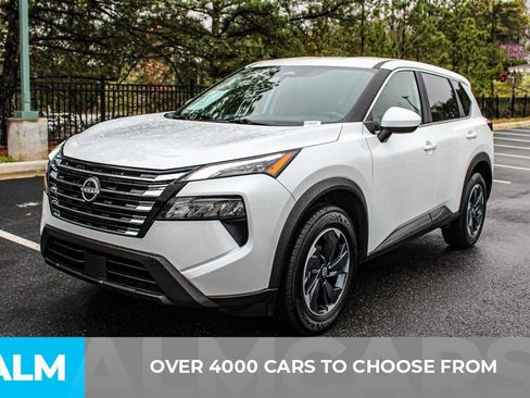 Used 2025 Nissan Rogue SV image 2