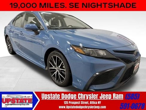 Used 2024 Toyota Camry SE image 1