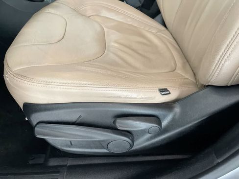 Used 2016 Jeep Cherokee Sport image 12