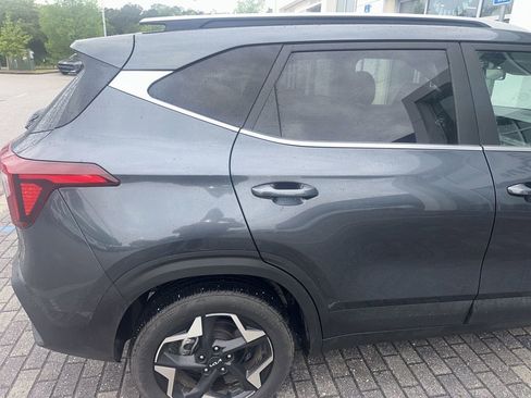 Used 2025 Kia Seltos EX FWD image 12