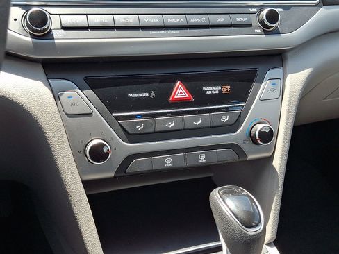 Used 2017 Hyundai Elantra SE FWD image 17