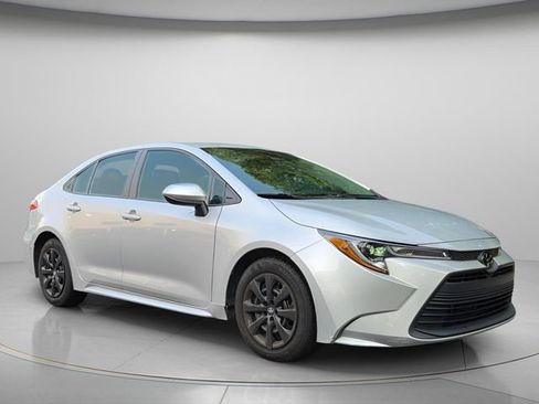 Used 2023 Toyota Corolla LE FWD image 9