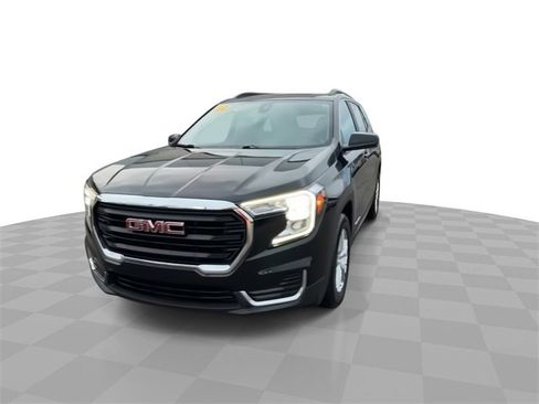 Certified 2022 GMC Terrain SLE w/ Driver Convenience Package image 3
