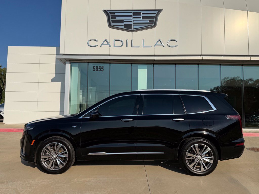 Used 2021 Cadillac XT6 Premium Luxury FWD image 2