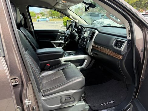 Used 2018 Nissan Titan SL w/ Chrome Package AWD/4WD image 7