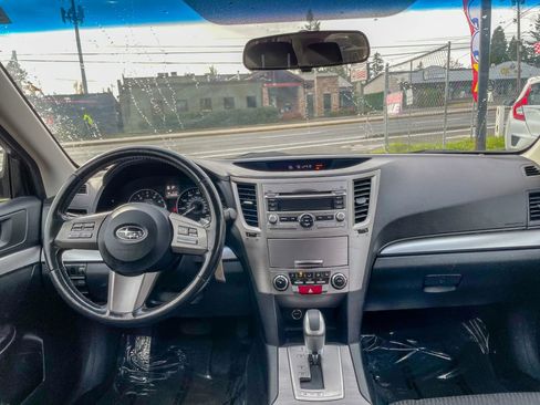 Used 2010 Subaru Outback 2.5i Premium image 3