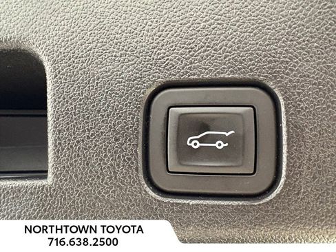 Used 2024 Chevrolet Traverse LT image 24