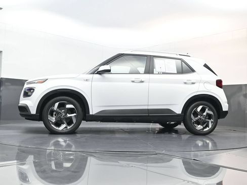 Certified 2026 Hyundai Venue SEL FWD image 28