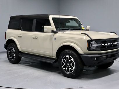 Certified 2025 Ford Bronco Outer Banks