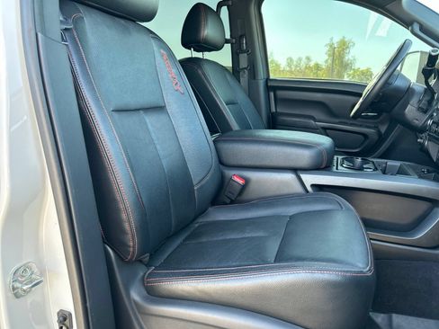 Used 2023 Nissan Titan PRO-4X w/ Pro-4x Convenience Package AWD/4WD image 11