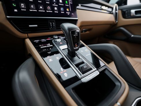 Certified 2022 Porsche Cayenne E-Hybrid image 20