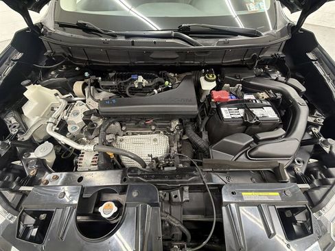 Used 2018 Nissan Rogue SV AWD/4WD image 9