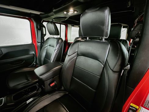 Used 2021 Jeep Wrangler Unlimited Sahara AWD/4WD image 20