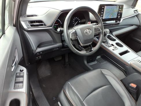 Certified 2022 Toyota Sienna XSE image 14