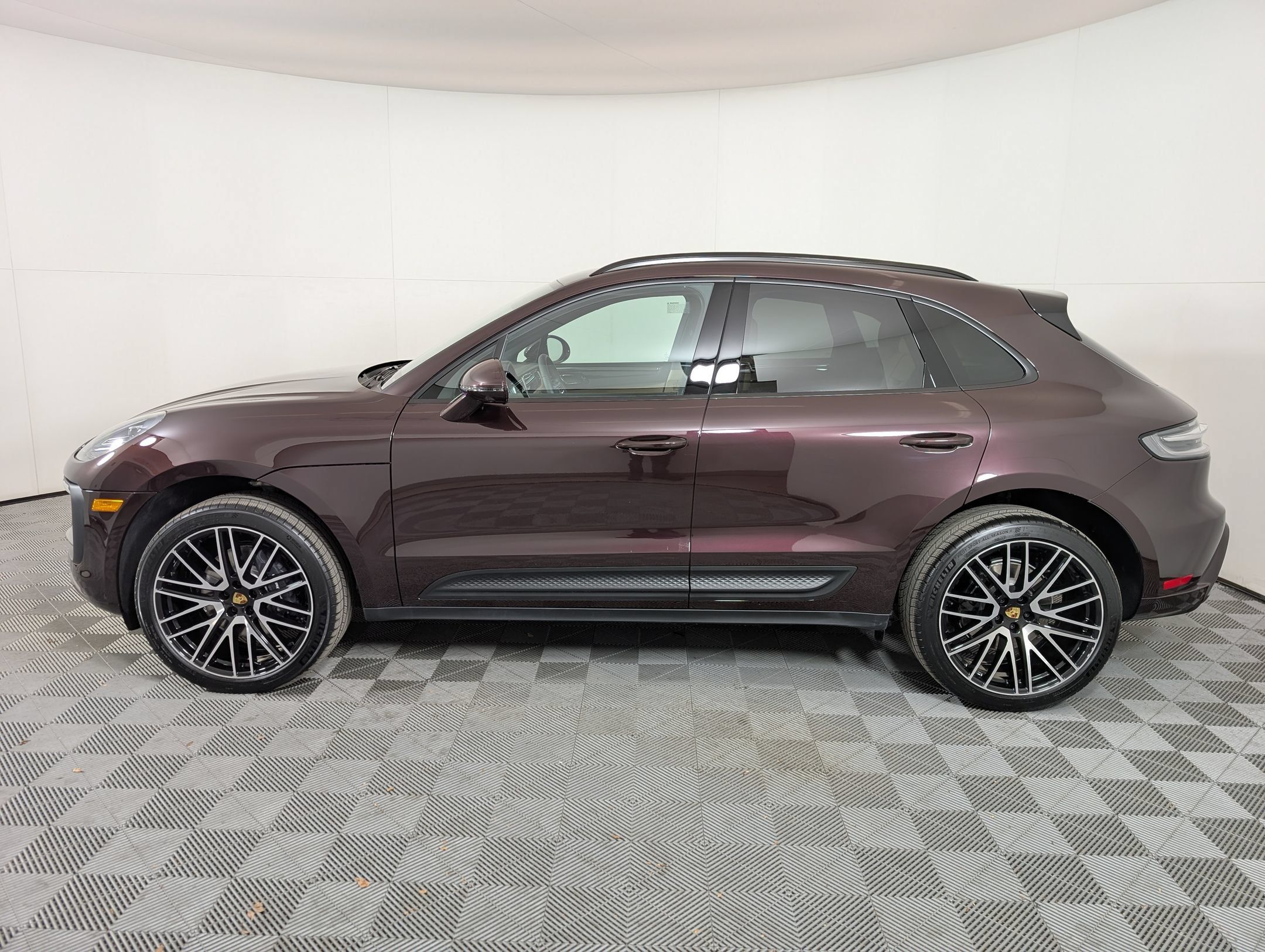 Used 2026 Porsche Macan AWD/4WD image 2