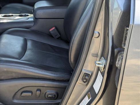 Used 2019 Nissan Pathfinder SL image 12