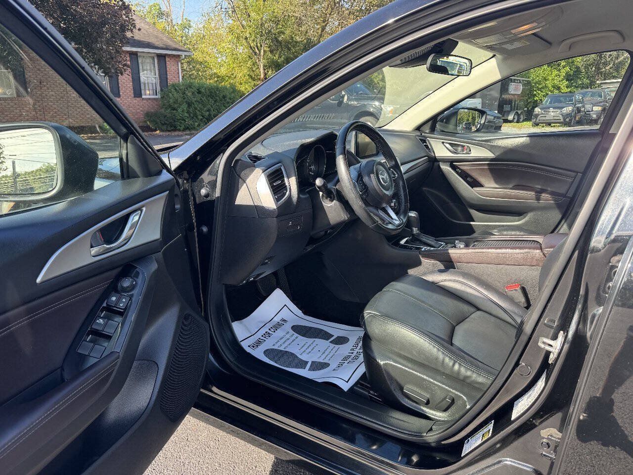 Used 2018 MAZDA MAZDA3 Touring FWD image 8