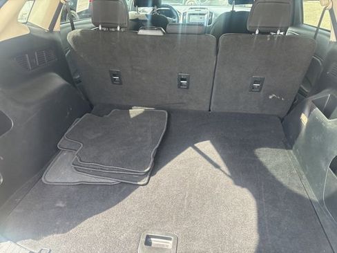 Used 2020 Ford Edge SE image 6