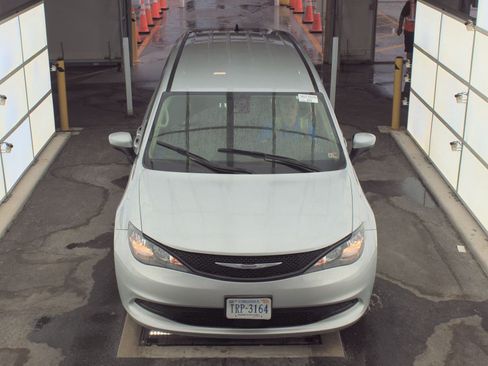 Used 2023 Chrysler Voyager LX FWD image 2