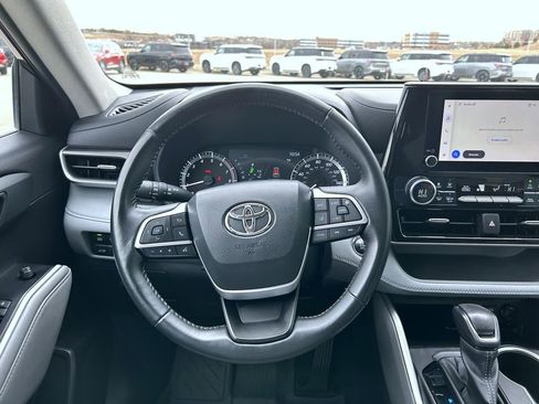 Used 2023 Toyota Highlander L image 11