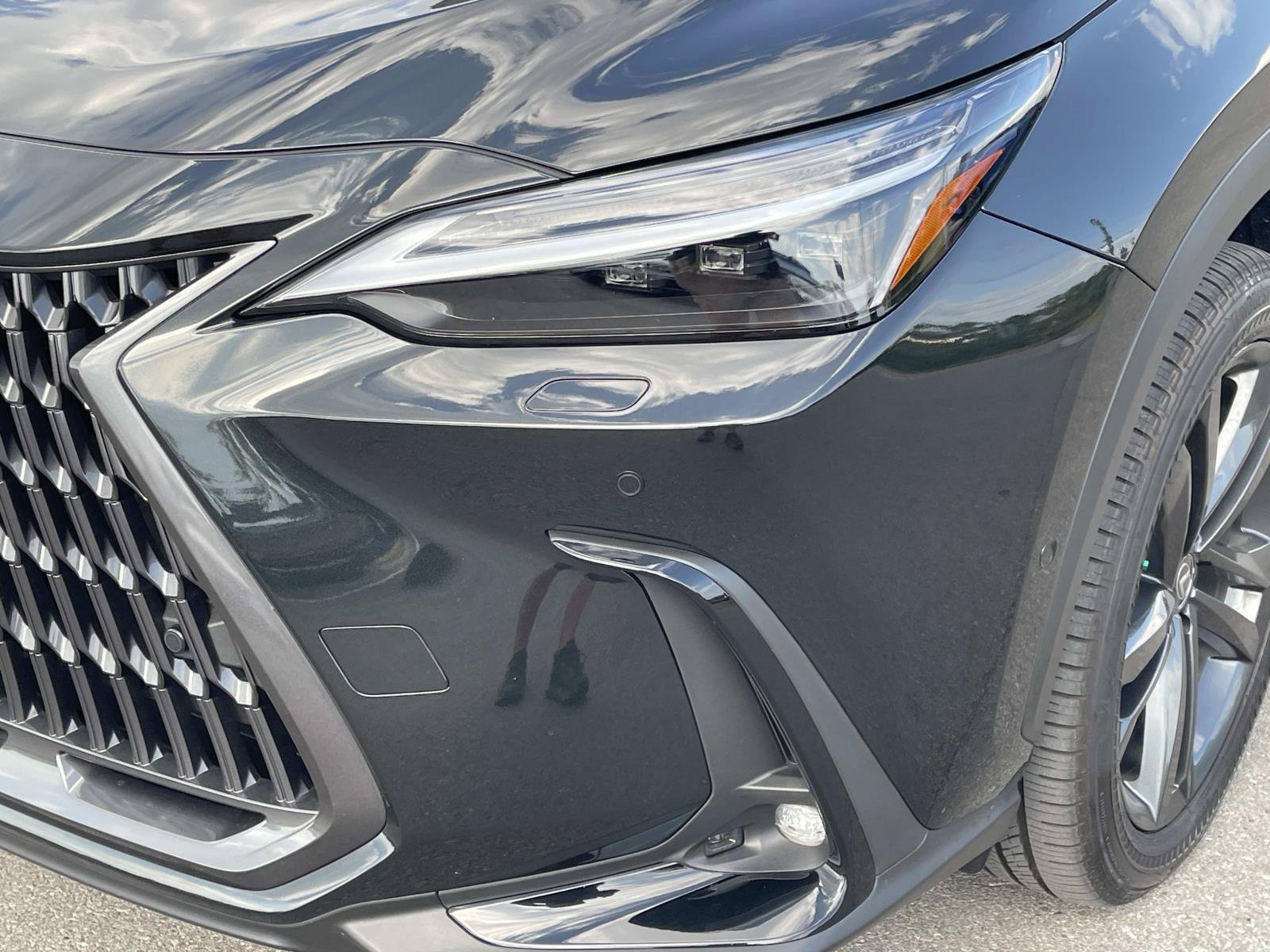 Used 2025 Lexus NX 450h+ AWD w/ Accessory Package (Z2) image 9