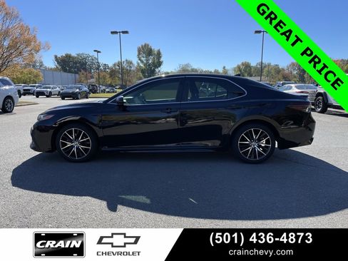 Used 2021 Toyota Camry SE image 4