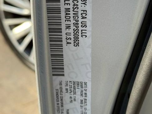 Used 2023 Jeep Grand Wagoneer Series III AWD/4WD image 34