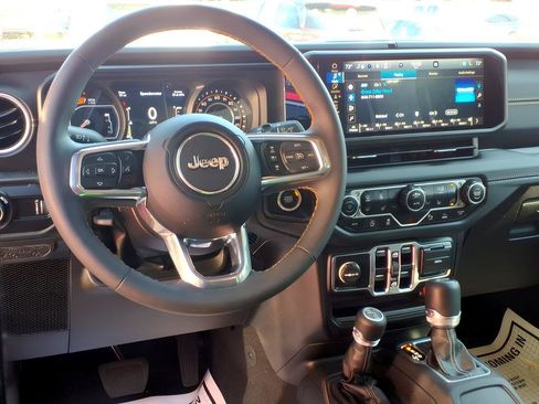Used 2024 Jeep Wrangler Unlimited Sahara w/ Technology Group AWD/4WD image 13