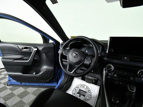 Used 2025 Toyota RAV4 SE image 19