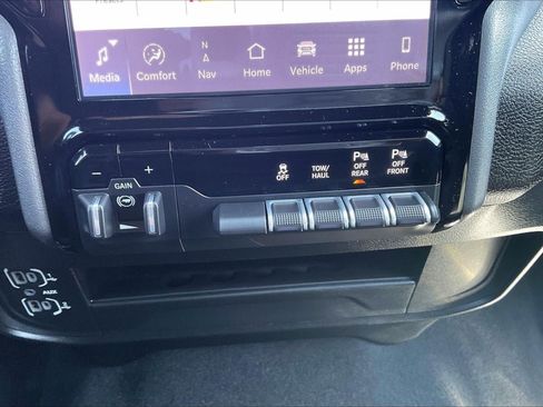 Used 2025 RAM 2500 Big Horn AWD/4WD image 30