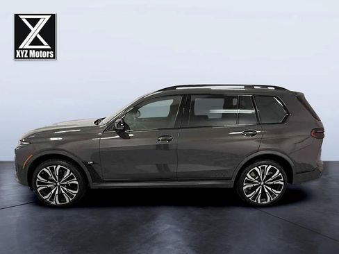 Used 2023 BMW X7 M60i image 5