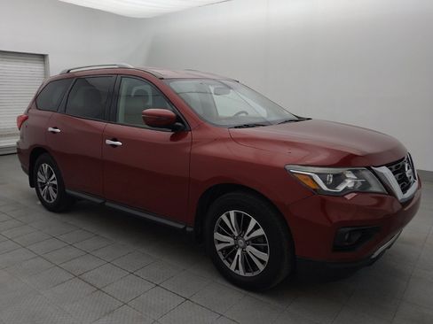 Used 2018 Nissan Pathfinder SV image 11