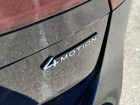 Used 2023 Volkswagen Tiguan SE R-Line image 8