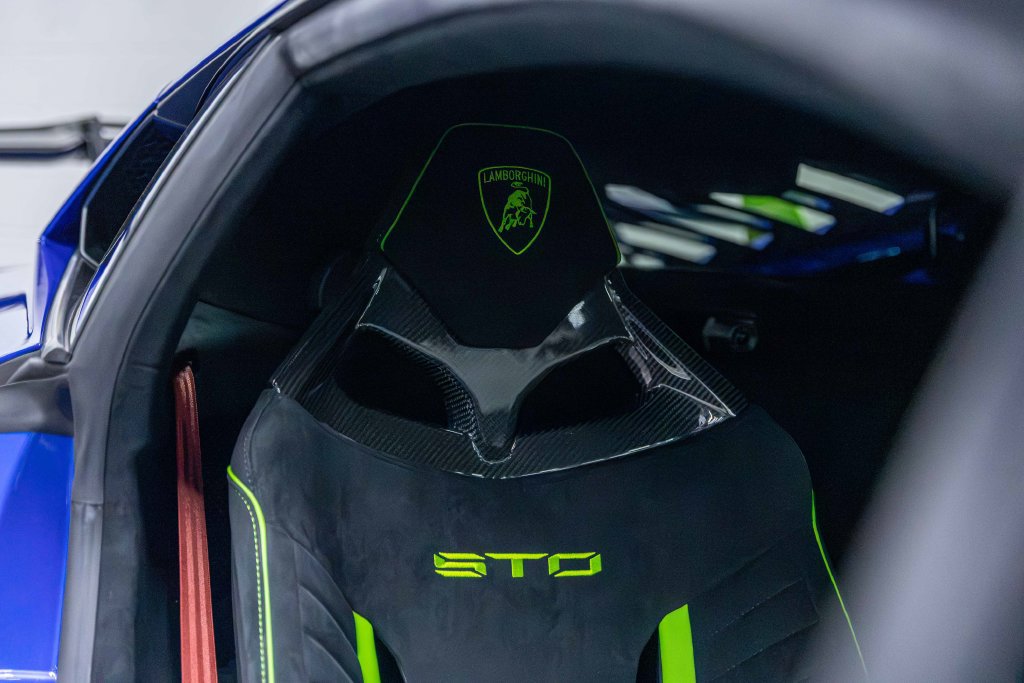 Used 2022 Lamborghini Huracan STO RWD image 63