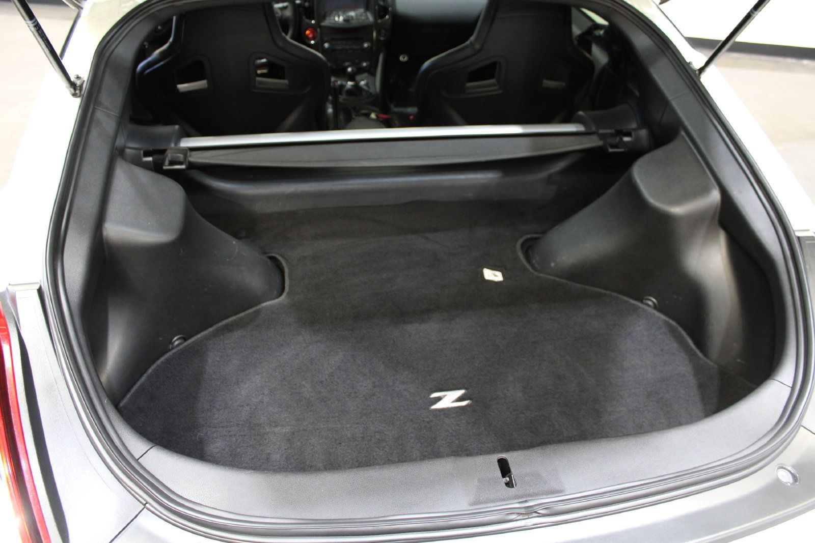 Used 2019 Nissan 370Z NISMO RWD image 18