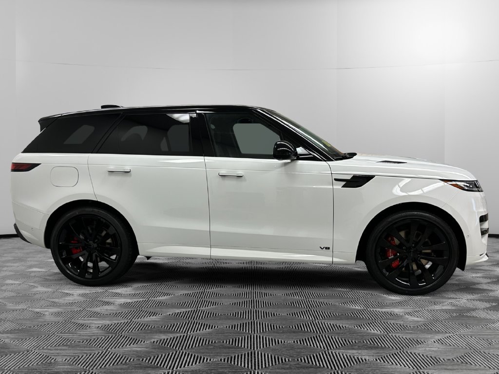 New 2027 Land Rover Range Rover Sport Dynamic SE AWD/4WD image 6