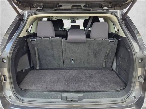 Used 2025 Toyota Highlander LE FWD image 6