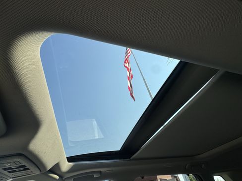 Used 2023 Nissan Rogue SL w/ SL Premium Package image 26