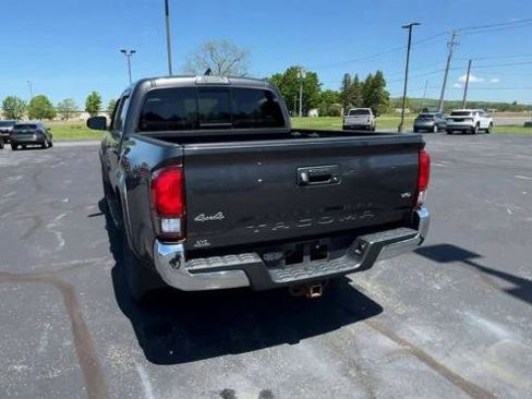 Used 2019 Toyota Tacoma SR5 AWD/4WD image 7