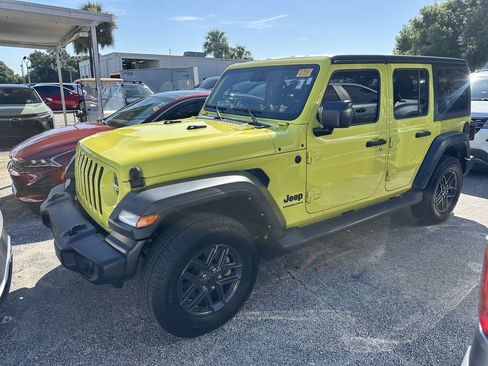Used 2024 Jeep Wrangler Unlimited Sport AWD/4WD image 3