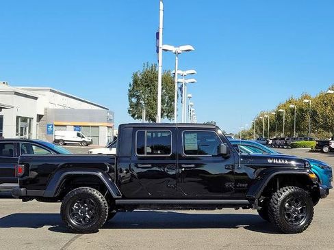 Used 2023 Jeep Gladiator Sport AWD/4WD image 3